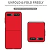 A red phone case for a Samsung Galaxy Z Flip 5G is shown in both unfolded and folded states, with text describing its features. Produktbild-Vorschau