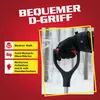 A hand wearing a black glove is holding the D-shaped handle of a snow shovel in a snowy outdoor environment. Produktbild-Vorschau