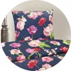 A close-up view of a floral patterned duvet cover and pillowcase. Produktbild-Vorschau