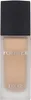 A close-up studio shot of a bottle of Dior Forever Matte Base Fluida. Voir les images du produit