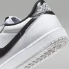 A close-up view of the heel and sole of a Nike Jordan 1 Retro Low sneaker. Náhled obrázku produktu
