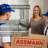 Delivery personnel handing a package to a customer. Produktbild-Vorschau