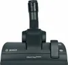 A close-up studio shot of a black vacuum cleaner floor nozzle. Voir les images du produit