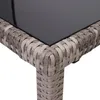 Close-up of the corner of a poly-rattan table with a glass top. Produktbild-Vorschau