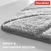 Close-up of a gray bath mat with a textured surface. Anteprima dell’immagine prodotto