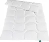A white duvet with a hexagonal quilting pattern is laid out flat on a white background. A small green tag is visible in the bottom right corner. Produktbild-Vorschau