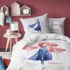 A bedroom scene with a bed featuring Frozen-themed bedding, a bedside table with a lamp, and decorative shelves on the wall. Produktbild-Vorschau