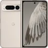 A folded smartphone is shown from the front, with the screen displaying an image of bird feathers. The back of the phone is visible on the left, showing the camera array and the Google logo. Voir les images du produit