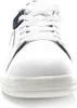 A close-up front view of a white sneaker. Anteprima dell’immagine prodotto