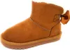 A single brown winter boot with a bow on the back, shown against a white background. Produktbild-Vorschau