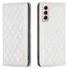 A white quilted flip-style phone case for a Samsung Galaxy S21 FE 5G is shown from two angles. Produktbild-Vorschau