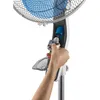 A hand is adding liquid to a fan. Produktbild-Vorschau