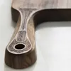 A close-up of the handle of a wooden cutting board. Anteprima dell’immagine prodotto