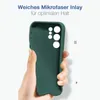 A hand holding a green phone case, with text describing its features. Produktbild-Vorschau