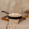 Litinová pánev HOMLA ANDREAS černá 26 cm Náhled obrázku produktu 5