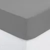 A close-up view of a gray fitted sheet on a white surface. Podgląd zdjęcia produktu