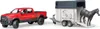 A red toy pickup truck is shown next to a toy horse trailer with a black horse inside. Produktbild-Vorschau
