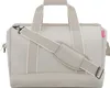 A beige and gray duffel bag with a shoulder strap. Voir les images du produit