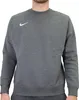 A man wearing a dark gray Nike pullover. Produktbild-Vorschau