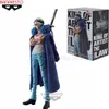 A product shot of a Trafalgar Law figure with its packaging. Anteprima dell’immagine prodotto