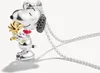 A close-up studio shot of a Snoopy necklace. Anteprima dell’immagine prodotto