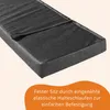 A close-up view of a dark gray cushion with a fabric texture, showing its underside and elastic straps for attachment. The image is overlaid with an orange speech bubble containing German text. Anteprima dell’immagine prodotto