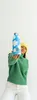 A person holding a water bottle with a cloud pattern. Produktbild-Vorschau
