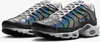 A pair of Nike Air Max Plus sneakers shown from a low angle against a white background. Produktbild-Vorschau