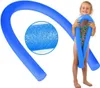 A young girl holds a blue swimming noodle in front of a white background. A close-up of the noodle's texture is shown in a circular inset. Produktbild-Vorschau