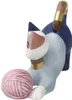 A ceramic figurine of a cat playing with a ball of yarn. Anteprima dell’immagine prodotto