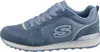 Auf dem Bild ist ein blauer Freizeitschuh zu sehen der von der Seite betrachtet wird. Der Schuh weist ein modernes Design mit einer auffälligen Sohle auf und hat ein atmungsaktives Obermaterial. Produktbild-Vorschau