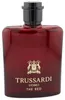 Flakon des Parfums Trussardi Uomo The Red in tiefem Rot mit schwarzem Sprühkopf und goldener Prägung auf der Vorderseite. Produktbild-Vorschau