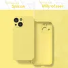 A split image showing a yellow iPhone case on the left and the interior of a yellow iPhone case on the right, with text overlays. Anteprima dell’immagine prodotto