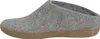 A single grey slipper with a brown sole is shown from the side against a white background. Produktbild-Vorschau