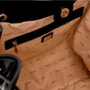 Elegante Damenhandtasche in Schwarz mit Kontrastdetails und Produktbild-Vorschau 15