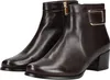 A pair of brown leather ankle boots with a buckle detail and a side zipper. Voir les images du produit