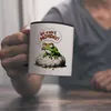 Mürrischer Frosch auf Stein Kaffeebecher in schwarz mit Produktbild-Vorschau 6