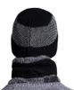 A close-up view of the back of a winter hat and scarf set. Produktbild-Vorschau