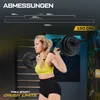 A woman is performing a squat with a barbell in a gym setting. The image also includes a diagram of the barbell with measurements. Produktbild-Vorschau