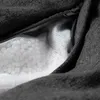 A close-up view of the inside of a dark gray bean bag chair, showing the zipper and the white mesh lining filled with EPS beads. Voir les images du produit
