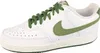 A white Nike Court Vision Low sneaker with green laces and a green Nike swoosh logo. Produktbild-Vorschau
