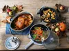 A rustic table setting with a roasted chicken, roasted vegetables, and roasted potatoes, surrounded by autumn leaves and a pumpkin. Podgląd zdjęcia produktu