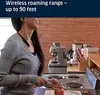 A woman is in a kitchen, preparing food while wearing a headset. Voir les images du produit