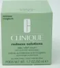 A close-up of a green Clinique Redness Solutions Daily Relief Cream box. Náhľad obrázku produktu