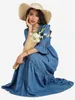 Langes Damenkleid mit Glockenärmeln, V-Ausschnitt und Produktbild-Vorschau 5