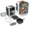 A product shot of an air fryer and its accessories, along with its packaging. Produktbild-Vorschau