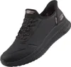 Auf dem Bild ist ein schwarzer Freizeitschuh zu sehen der von der Seite betrachtet wird. Der Schuh hat ein sportliches Design mit einer dicken Sohle und mehreren Details. Produktbild-Vorschau