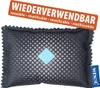 A close-up of a reusable dehumidifier pillow with a diamond pattern and a blue square in the center, with a promotional banner at the top. Náhľad obrázku produktu