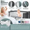A woman and a baby are shown with a baby crib. The image highlights features of the crib. Produktbild-Vorschau