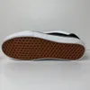 The image shows the sole of a Vans Knu Skool sneaker against a plain white background. Voir les images du produit